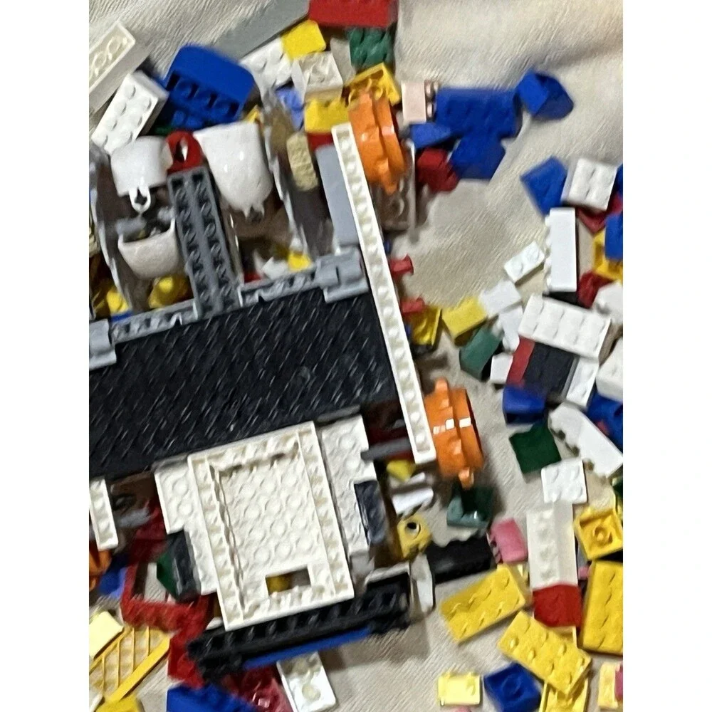 Vintage LEGO DUPLO Red Storage Container & Regular Legos 1987 3lbs 5oz